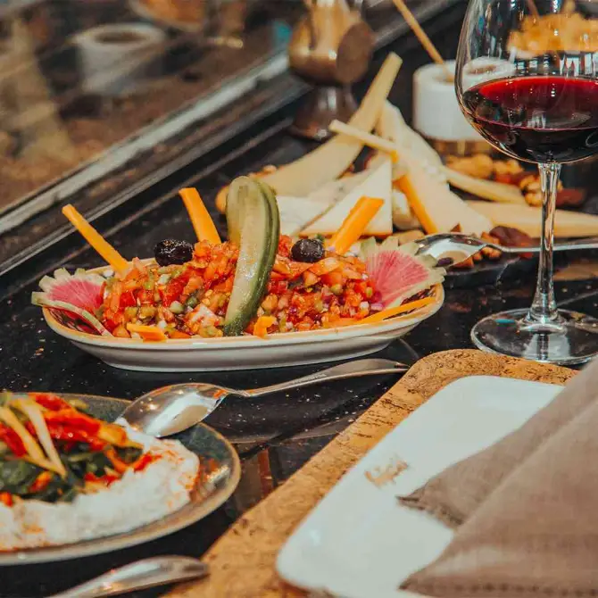 Boğaziçi Restaurant Bostanlı - İzmir Mekan Rehberi