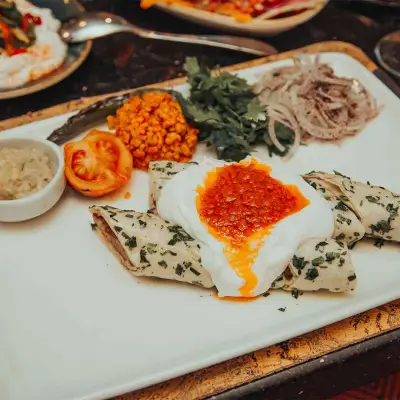 Boğaziçi Restaurant Bostanlı - İzmir Mekan Rehberi
