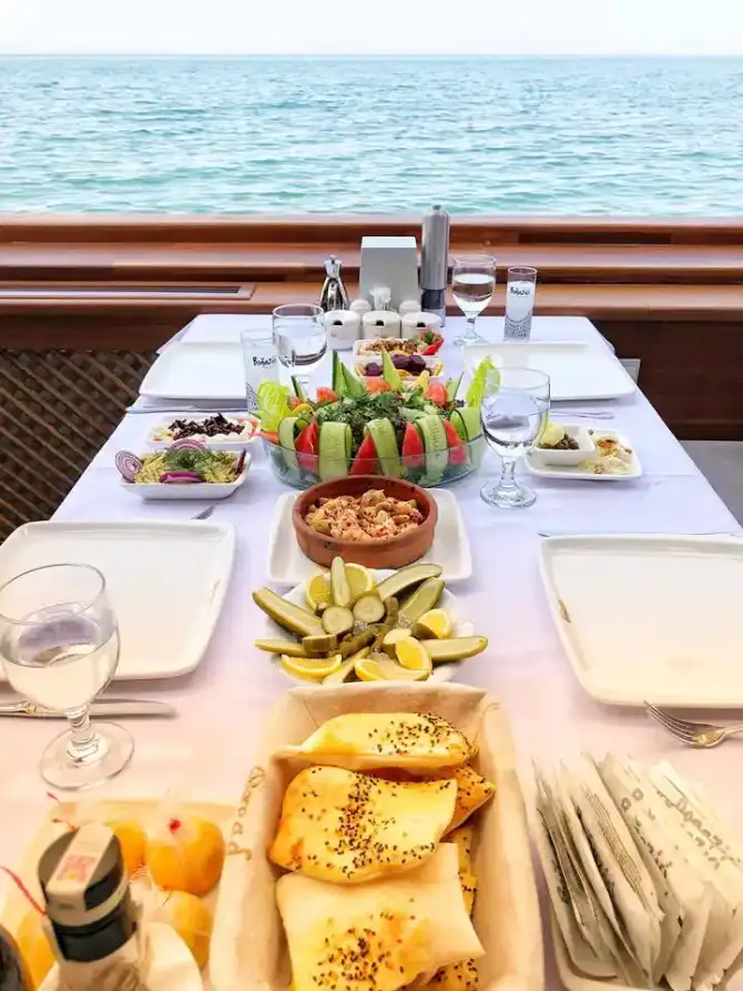 Boğaziçi Restaurant Güzelbahçe - İzmir Mekan Rehberi