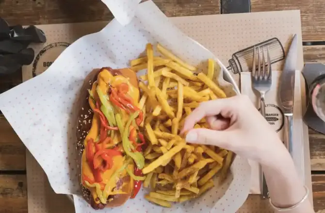 Bombardier Hotdog - İzmir Mekan Rehberi