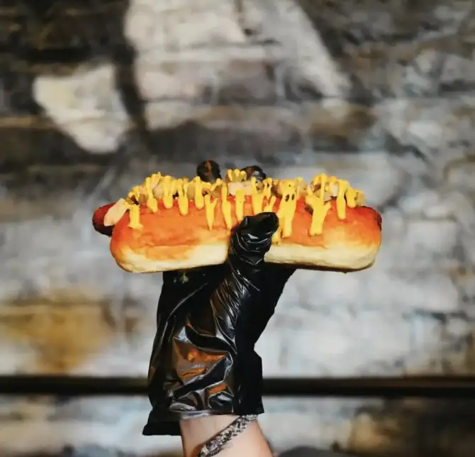Bombardier Hotdog - İzmir Mekan Rehberi