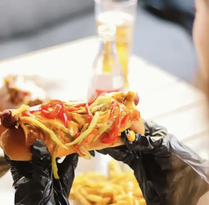 Bombardier Hotdog - İzmir Mekan Rehberi