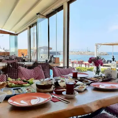 Bonjour Balık & Güveç Evi fotoğraf 3 - İzmir Mekan Rehberi