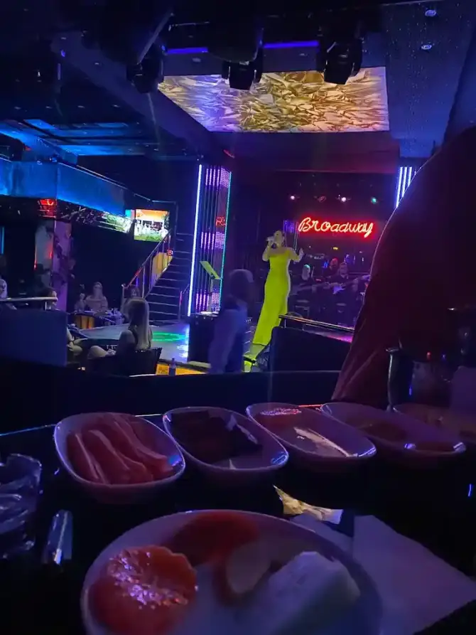 Brodway Night Club - İzmir Mekan Rehberi