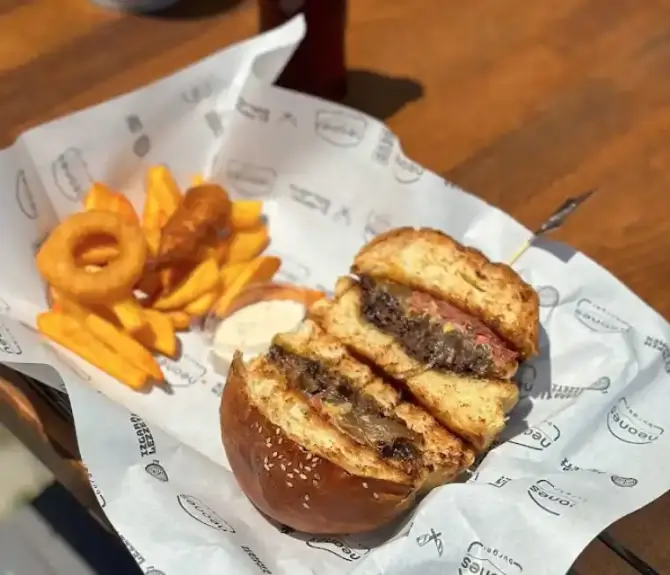 Neones Burger Çiğli  - İzmir Mekan Rehberi