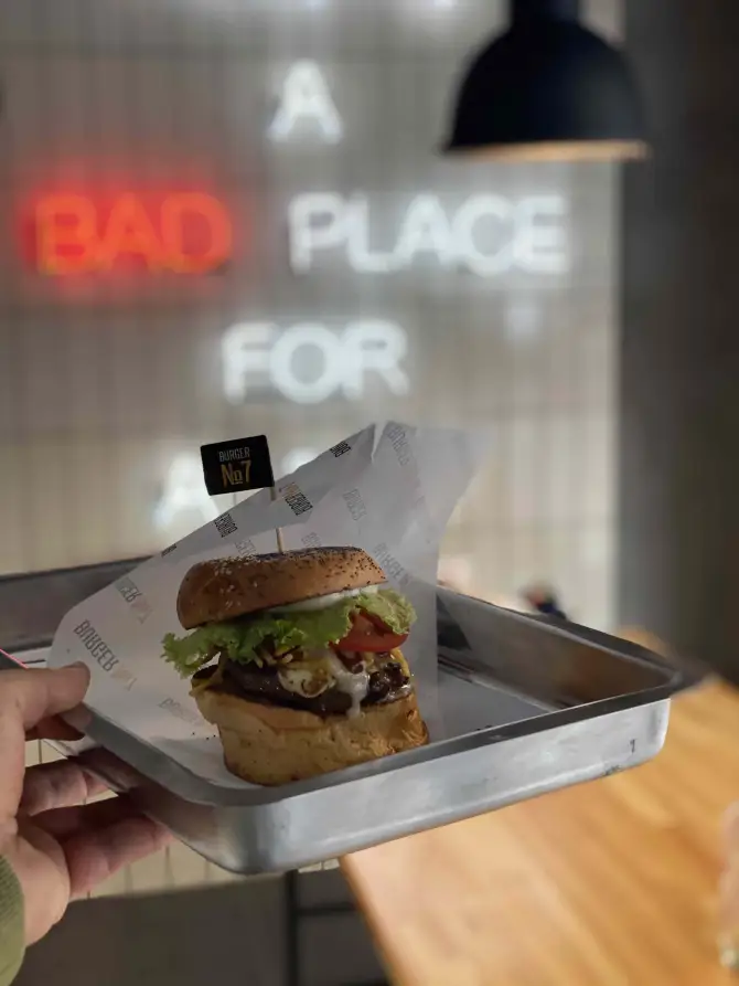 Burger No7  Hatay - İzmir Mekan Rehberi