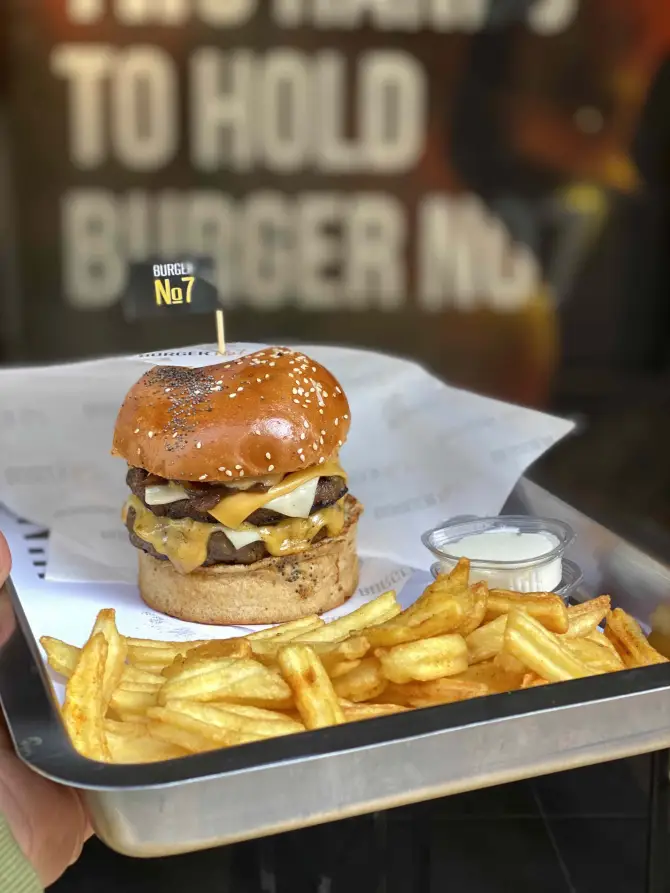 Burger No7  Hatay - İzmir Mekan Rehberi