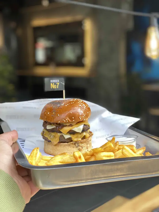 Burger No7  Hatay - İzmir Mekan Rehberi