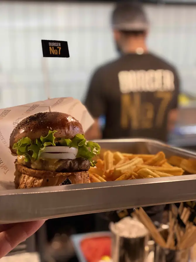Burger No7  Hatay - İzmir Mekan Rehberi