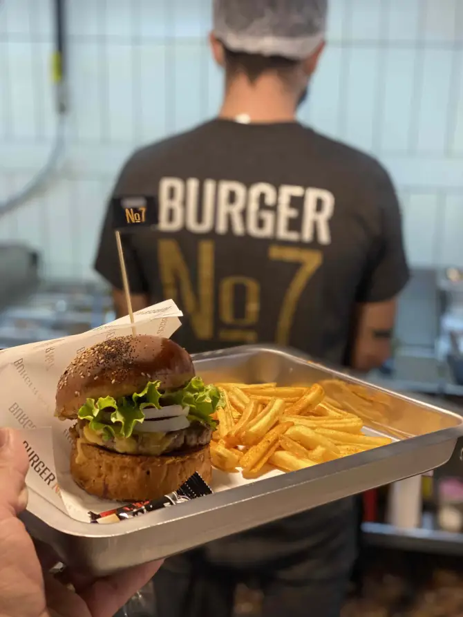 Burger No7  Hatay - İzmir Mekan Rehberi