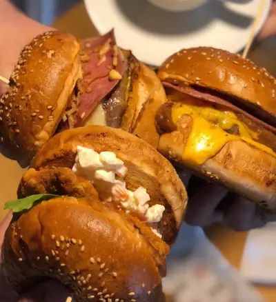 Burger Republic Karşıyaka fotoğraf 2 - İzmir Mekan Rehberi