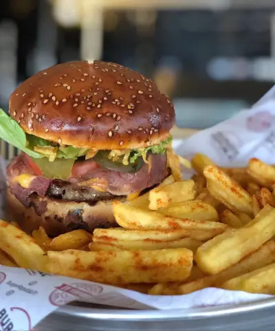 Burger Republic Karşıyaka fotoğraf 3 - İzmir Mekan Rehberi