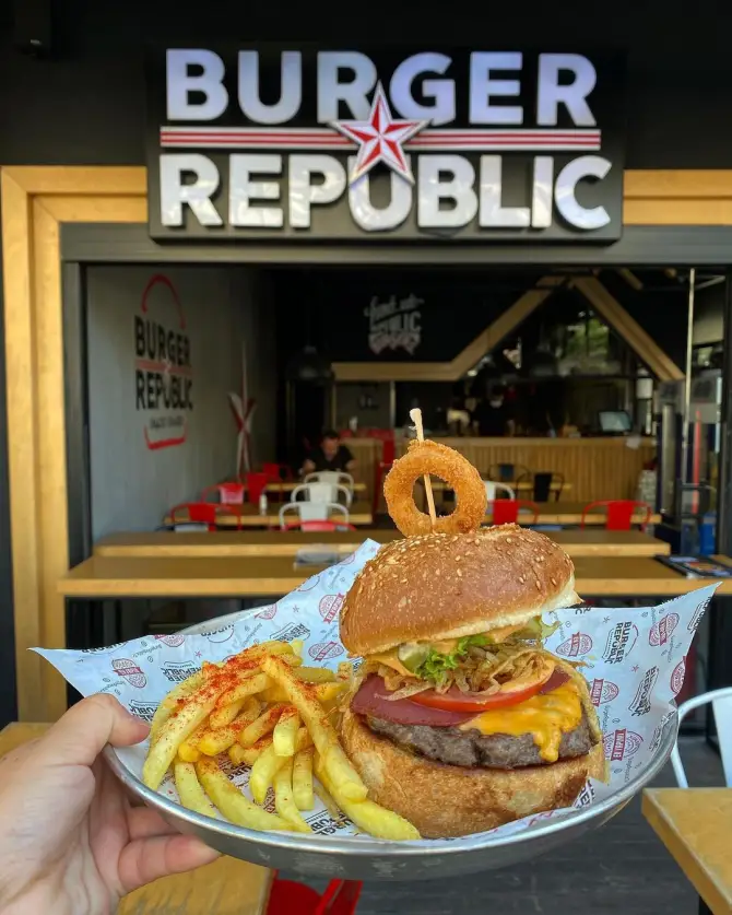 Burger Republic Karşıyaka - İzmir Mekan Rehberi