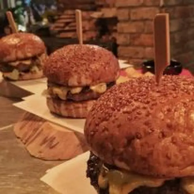 C Plus Organic & Gourmet Burger  - İzmir Mekan Rehberi