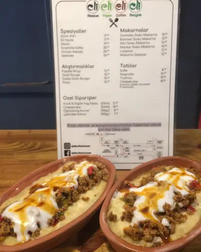 Cafe Eli Coffeehouse & Vegan Food fotoğraf 5 - İzmir Mekan Rehberi