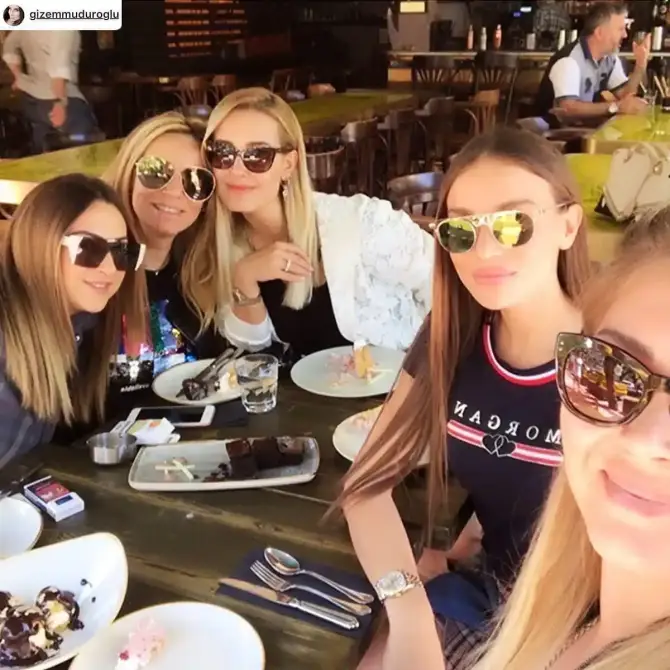 Cafe Plaza Bomonti - İzmir Mekan Rehberi