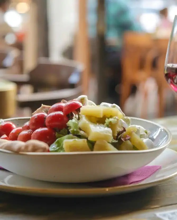 Cafe Plaza Bomonti - İzmir Mekan Rehberi