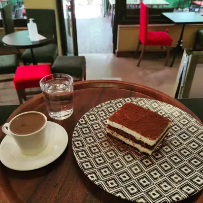 Cafe Rezine - İzmir Mekan Rehberi