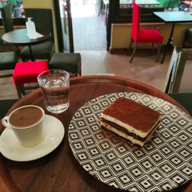Cafe Rezine - İzmir Mekan Rehberi