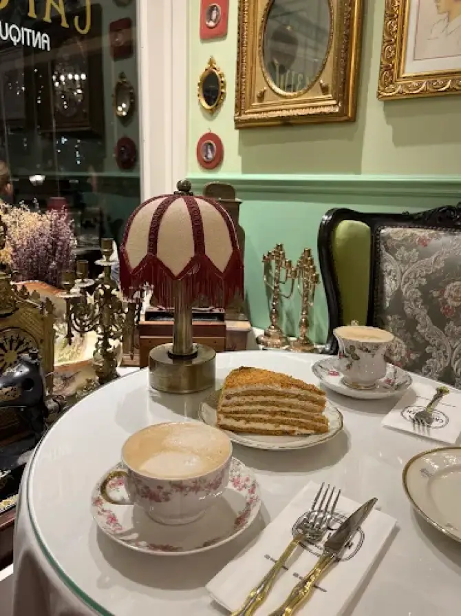 Cafe Wien Alsancak - İzmir Mekan Rehberi