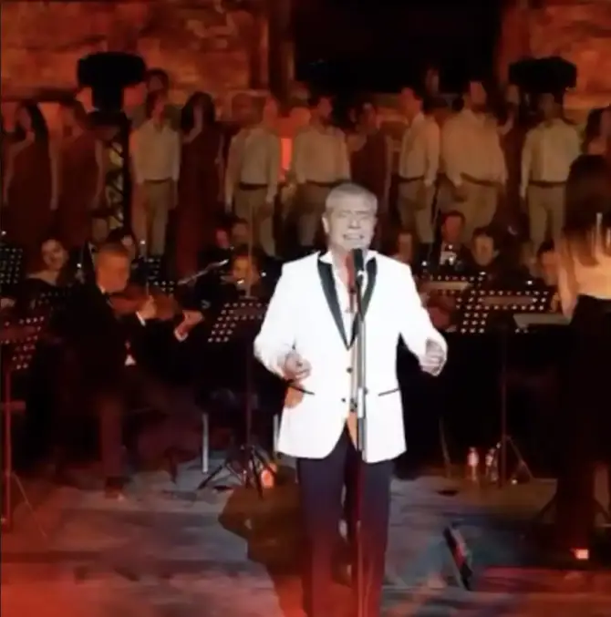 Çeşme Açıkhava Tiyatrosu - İzmir Mekan Rehberi