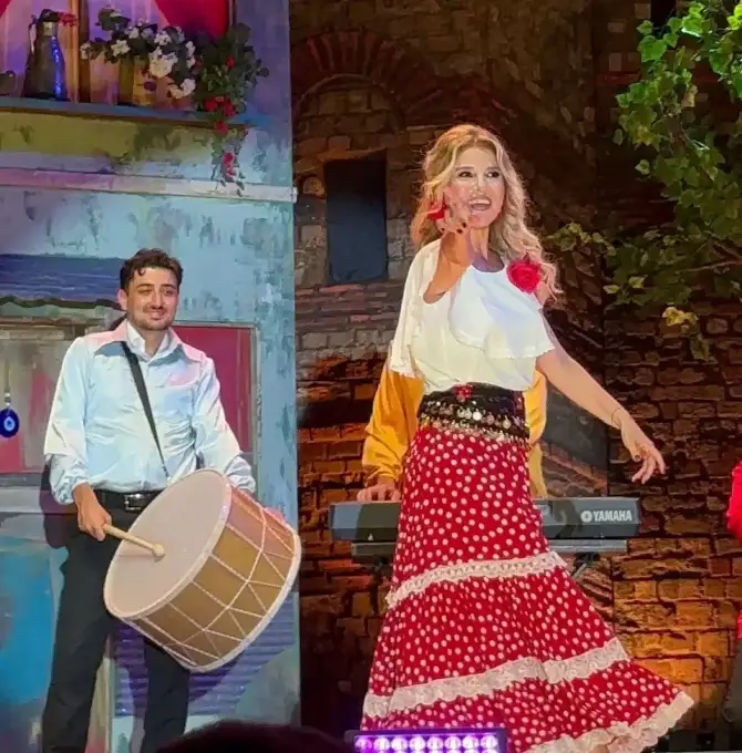 Çeşme Açıkhava Tiyatrosu - İzmir Mekan Rehberi