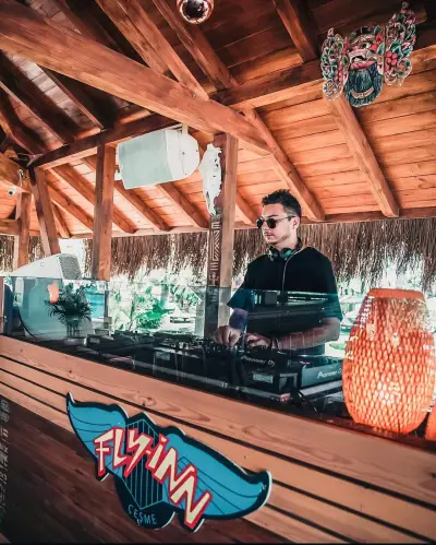 Fly-Inn Beach - İzmir Mekan Rehberi