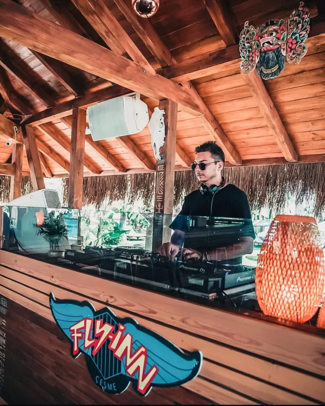 Fly-Inn Beach - İzmir Mekan Rehberi