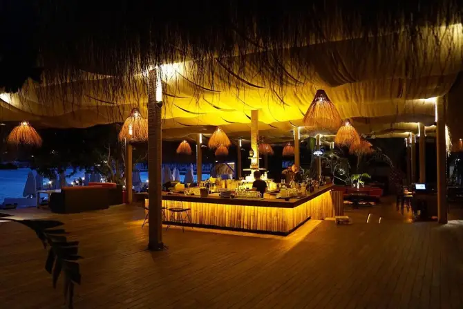 Shayna Beach Club - İzmir Mekan Rehberi