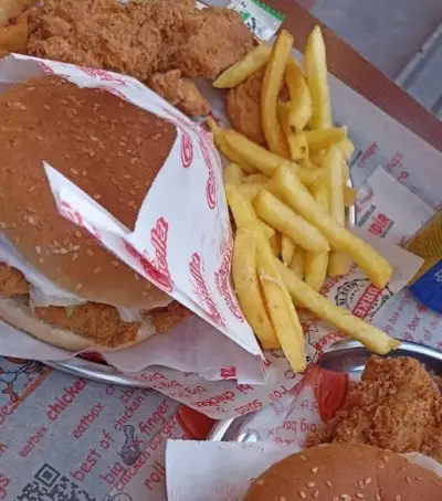 Chickenella Buca  fotoğraf 2 - İzmir Mekan Rehberi