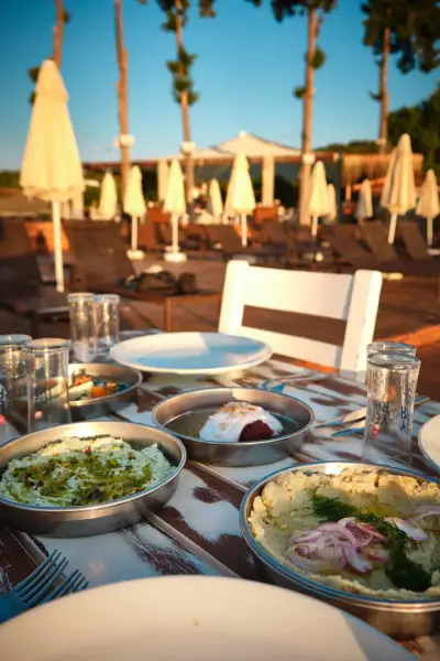 Cove Arası Meyhane - İzmir Mekan Rehberi