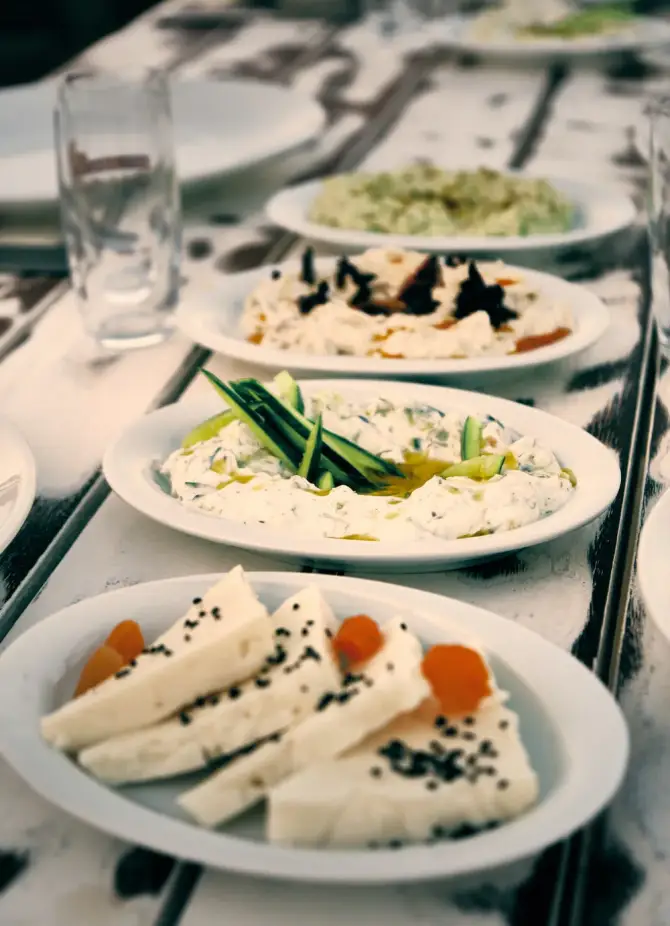 Cove Arası Meyhane - İzmir Mekan Rehberi