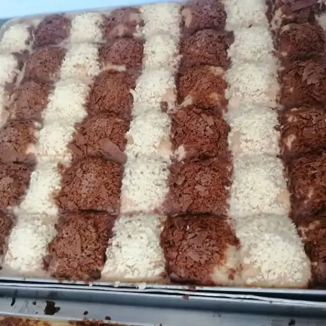 Doğal 46 Dondurma Ve Tatlı Sarayı - İzmir Mekan Rehberi