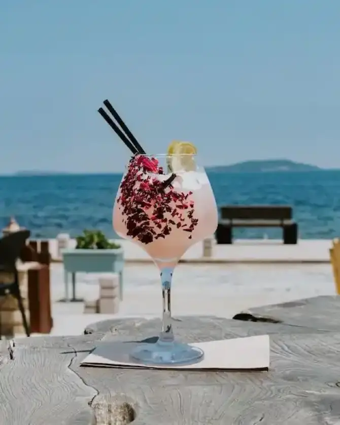 Dokuz Urla Coffee & More - İzmir Mekan Rehberi