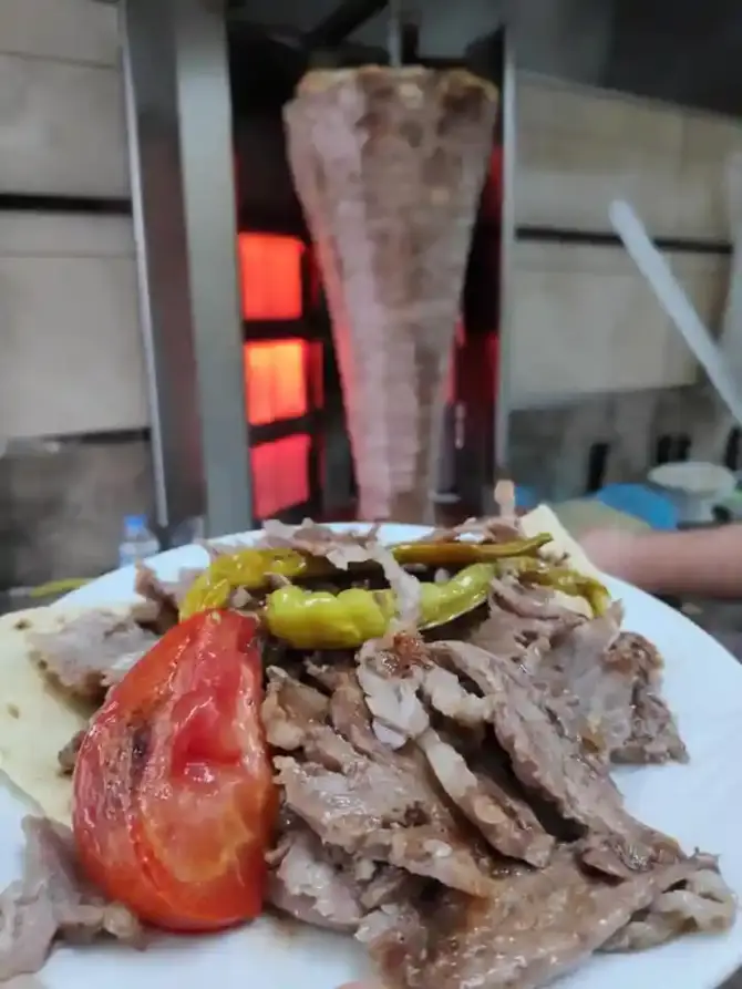 Dönerci Kenan - İzmir Mekan Rehberi