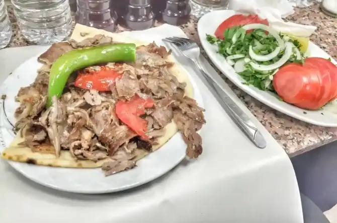 Dönerci Kenan - İzmir Mekan Rehberi