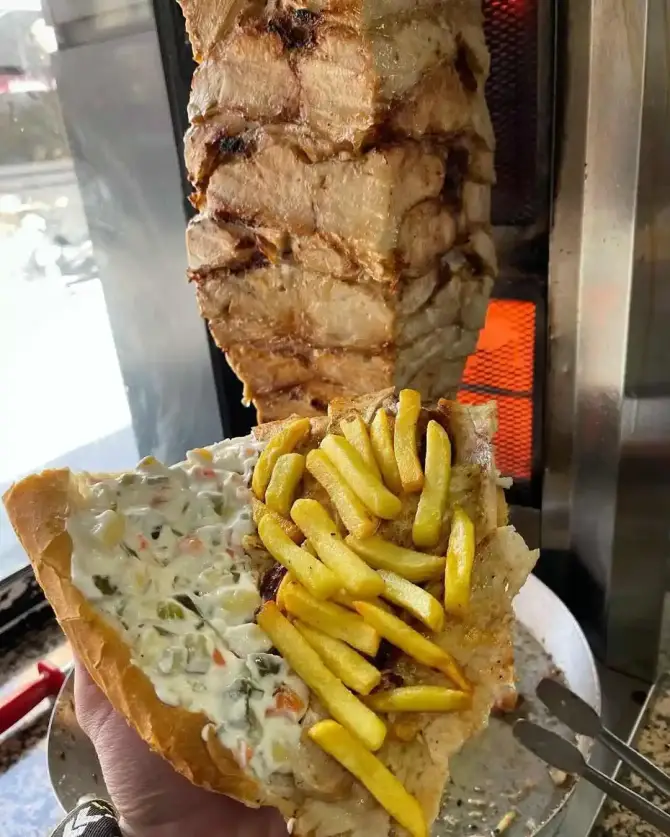 Dönerci Mehmet Usta'nın Yeri - İzmir Mekan Rehberi
