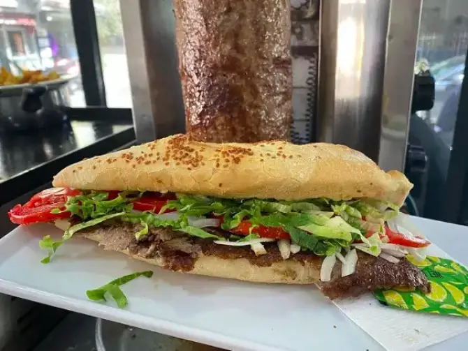 Dönerci Mehmet Usta'nın Yeri - İzmir Mekan Rehberi