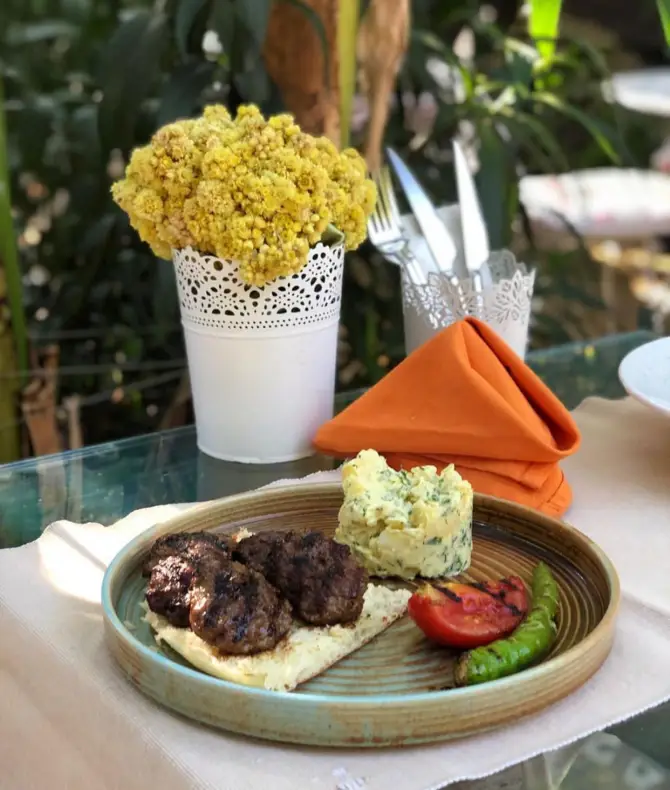 Dut Cafe Restaurant - İzmir Mekan Rehberi