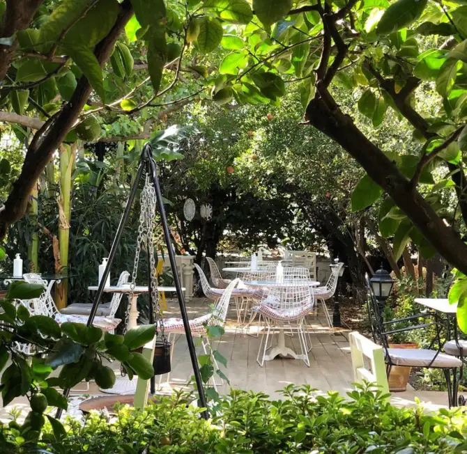 Dut Cafe Restaurant - İzmir Mekan Rehberi
