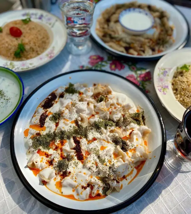 Ebruli Mantı - İzmir Mekan Rehberi