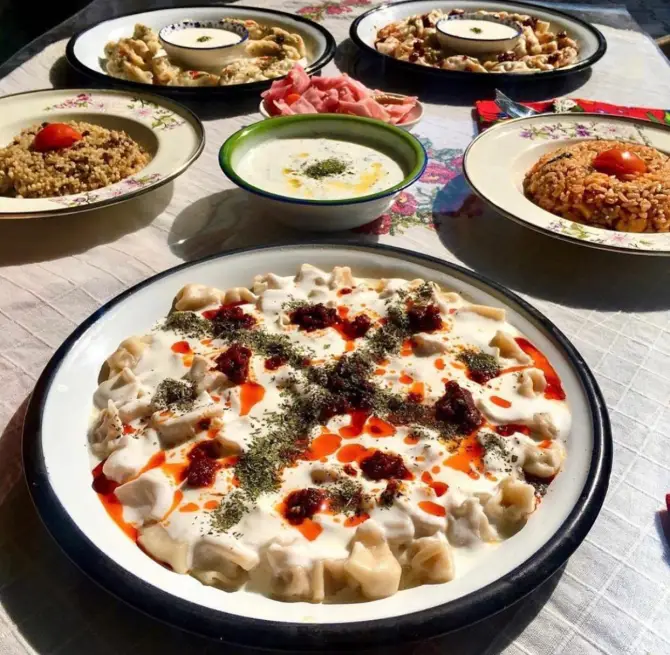 Ebruli Mantı - İzmir Mekan Rehberi