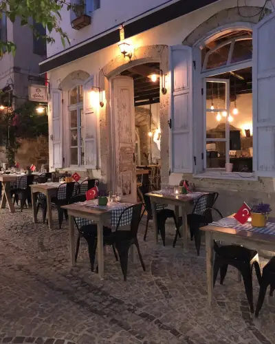 Eflatun Alaçatı  - İzmir Mekan Rehberi