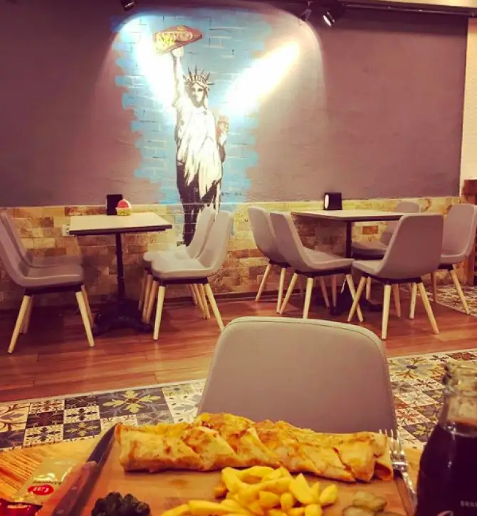 Harbi-Ye Döner - İzmir Mekan Rehberi