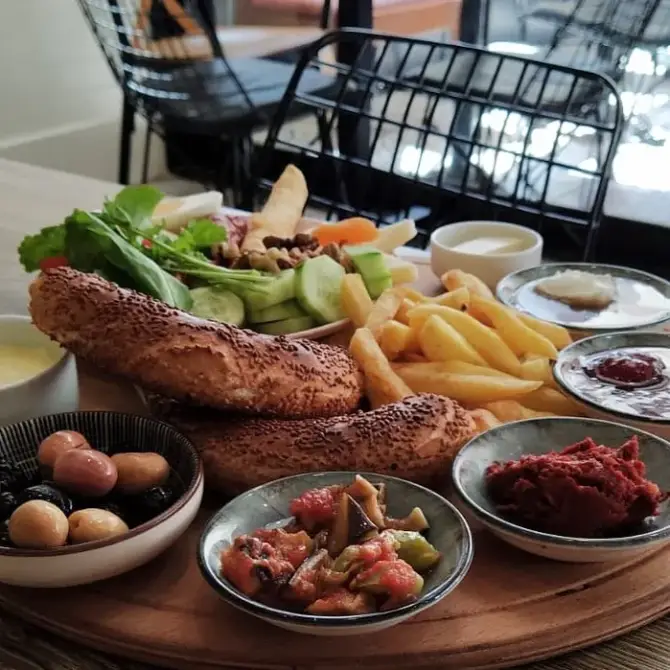 Elinden Fırın Karşıyaka - İzmir Mekan Rehberi