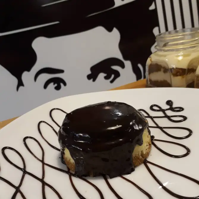 Enfes Şeyler Cafe & Bistro - İzmir Mekan Rehberi
