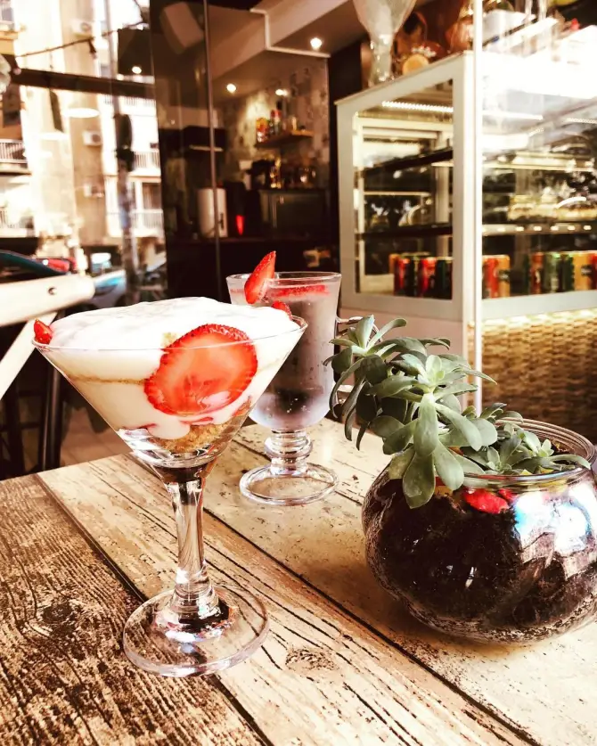 Enfes Şeyler Cafe & Bistro - İzmir Mekan Rehberi