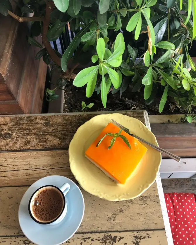 Enfes Şeyler Cafe & Bistro - İzmir Mekan Rehberi