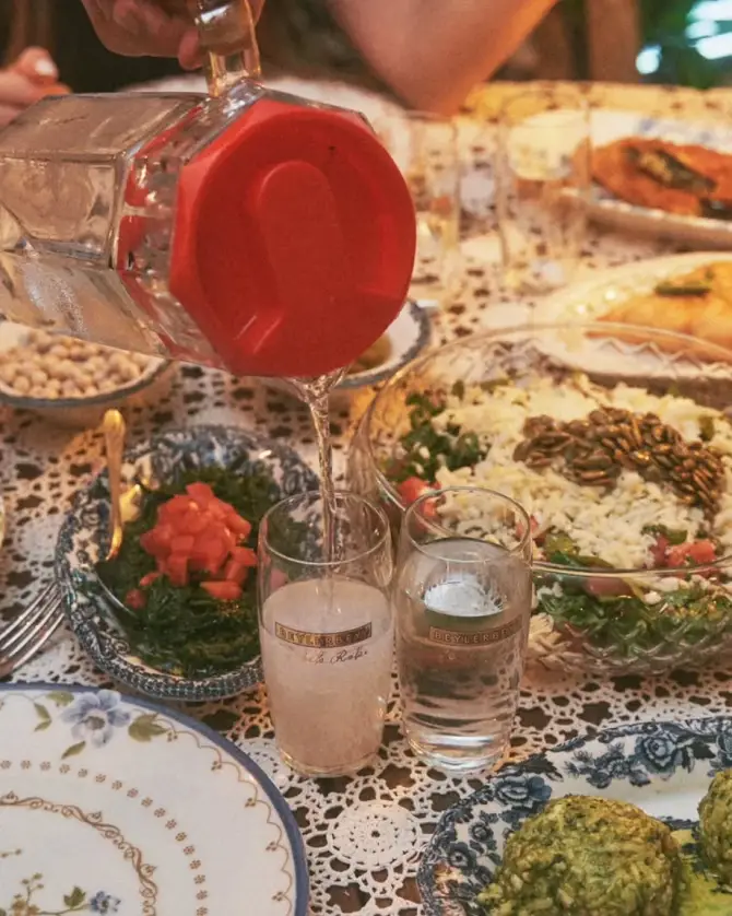 Eski Zaman Meyhanesi Bornova - İzmir Mekan Rehberi