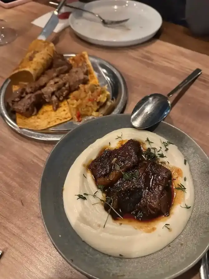Eşlikçi Narlıdere - İzmir Mekan Rehberi